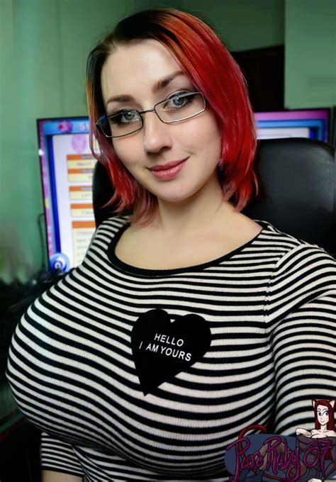 busty gamer|Busty girlfriend seduces and pleasures gamer with homemade sex